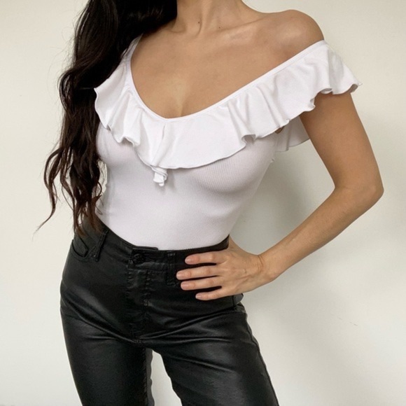 Aritzia Wilfred White Ruffled Bodysuit - Picture 2 of 7